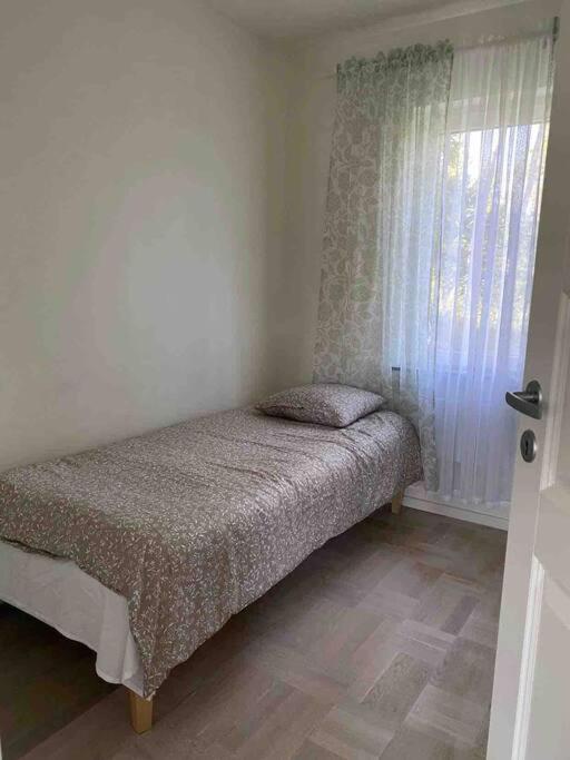 Trevlig Stuga Med Uteplats Rimbo Exteriér fotografie
