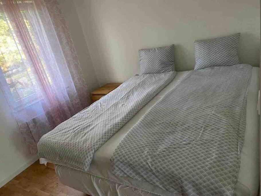 Trevlig Stuga Med Uteplats Rimbo Exteriér fotografie